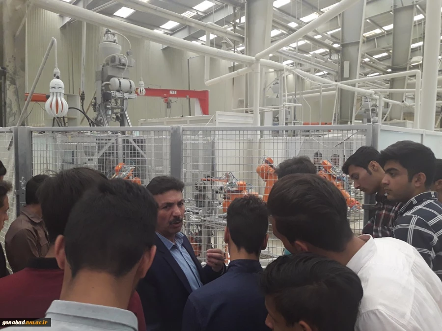بازدید علمی از کارخانه چینی تقدیس گناباد 4
