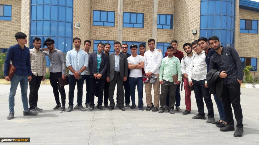بازدید دانشجویان از کارخانه چینی تقدیس گناباد 3