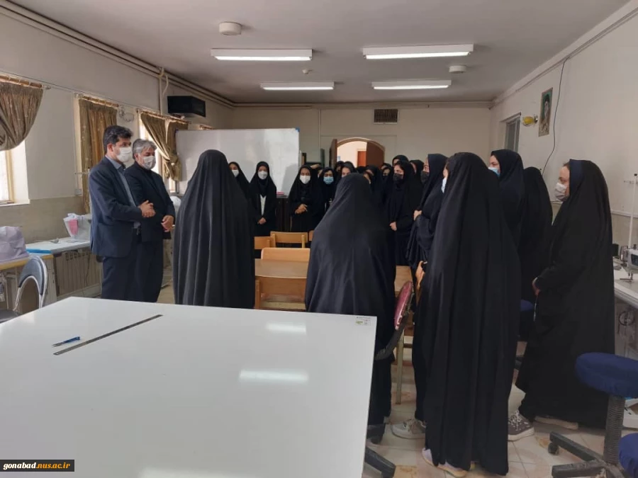 بازدید دانش آموزان هنرستان از آموزشکده فنی و حرفه ای 3